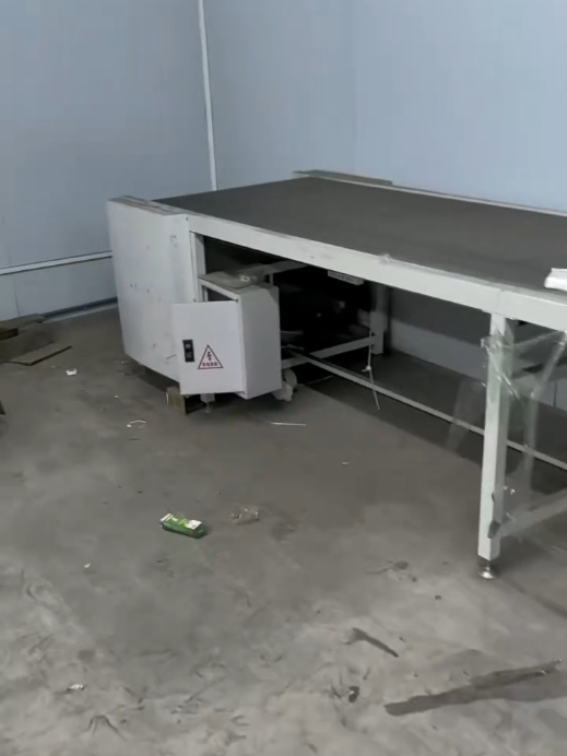 快递分拣传送带