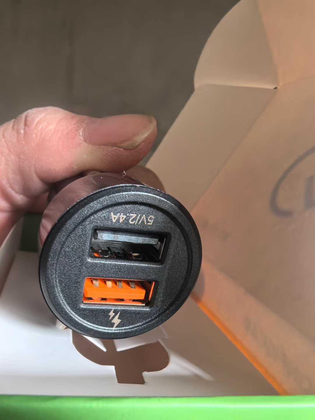 车载手机快充头