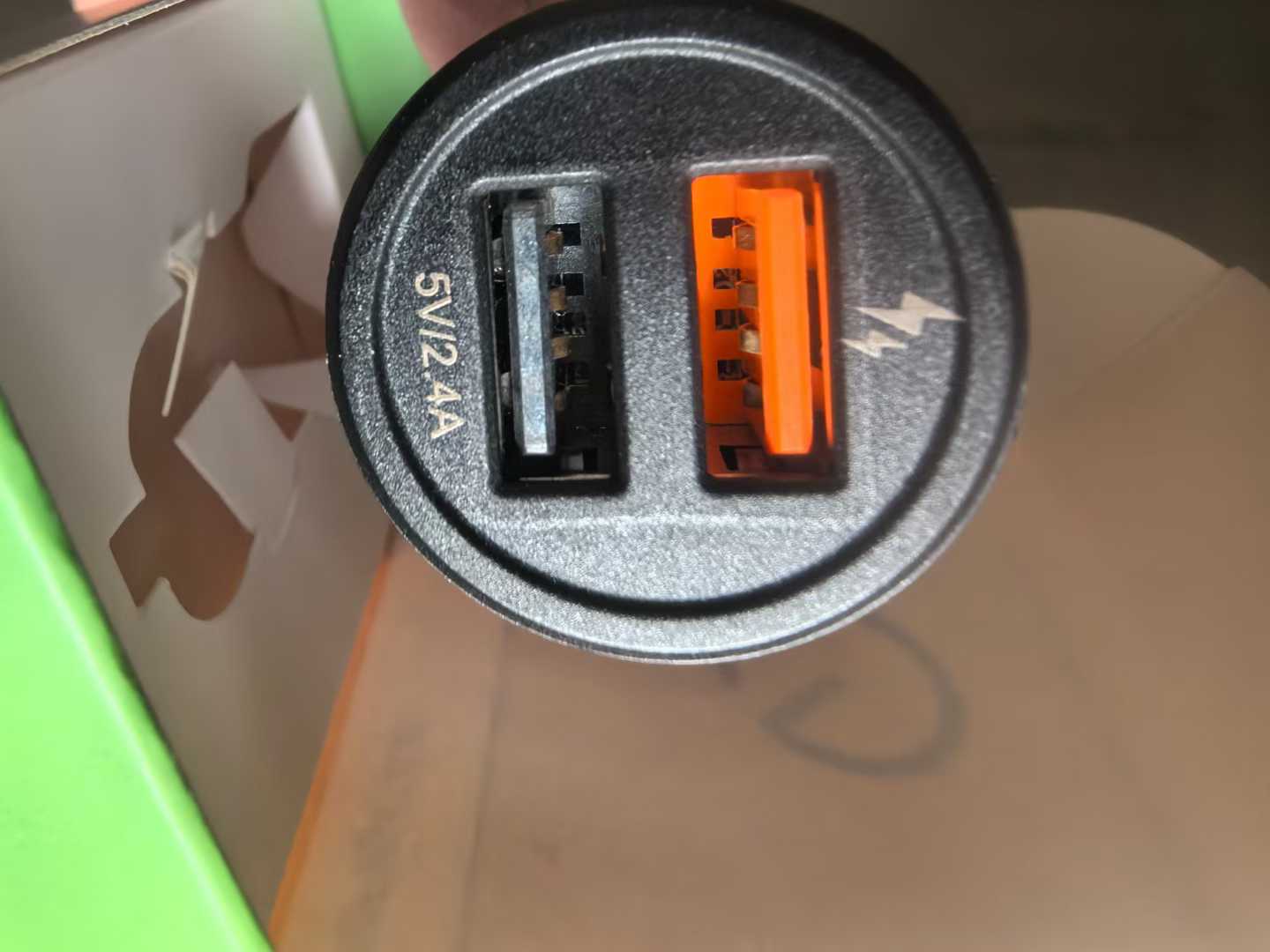 车载手机快充头