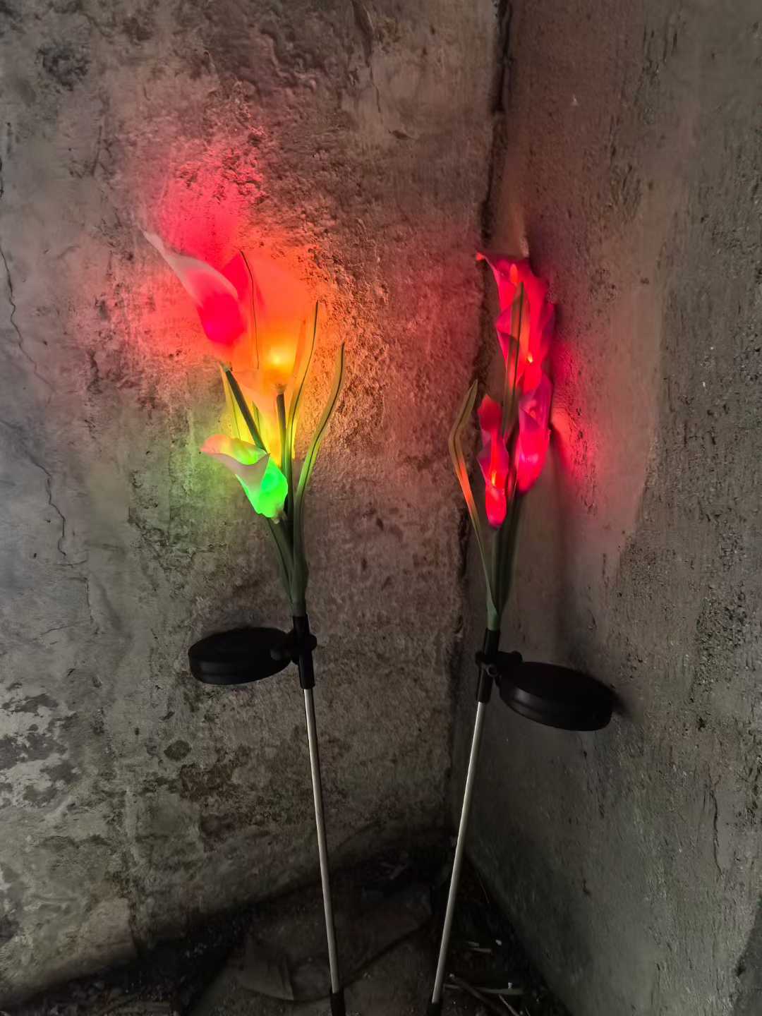 太阳能地插马蹄莲灯