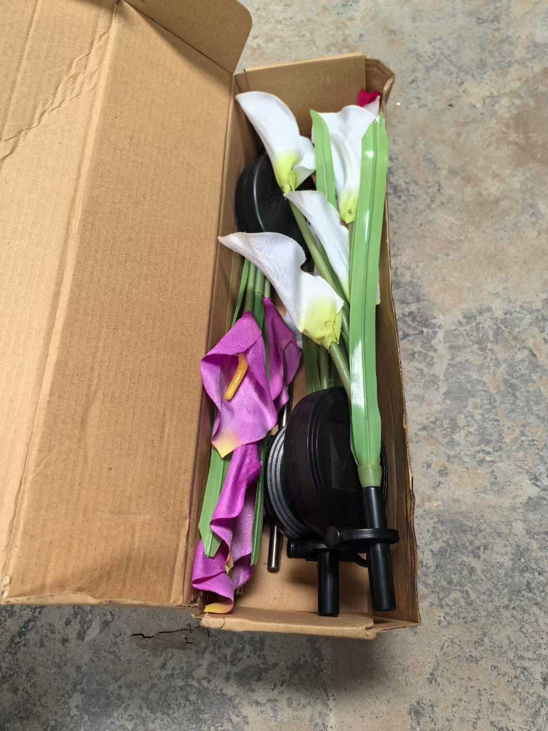 太阳能地插马蹄莲灯