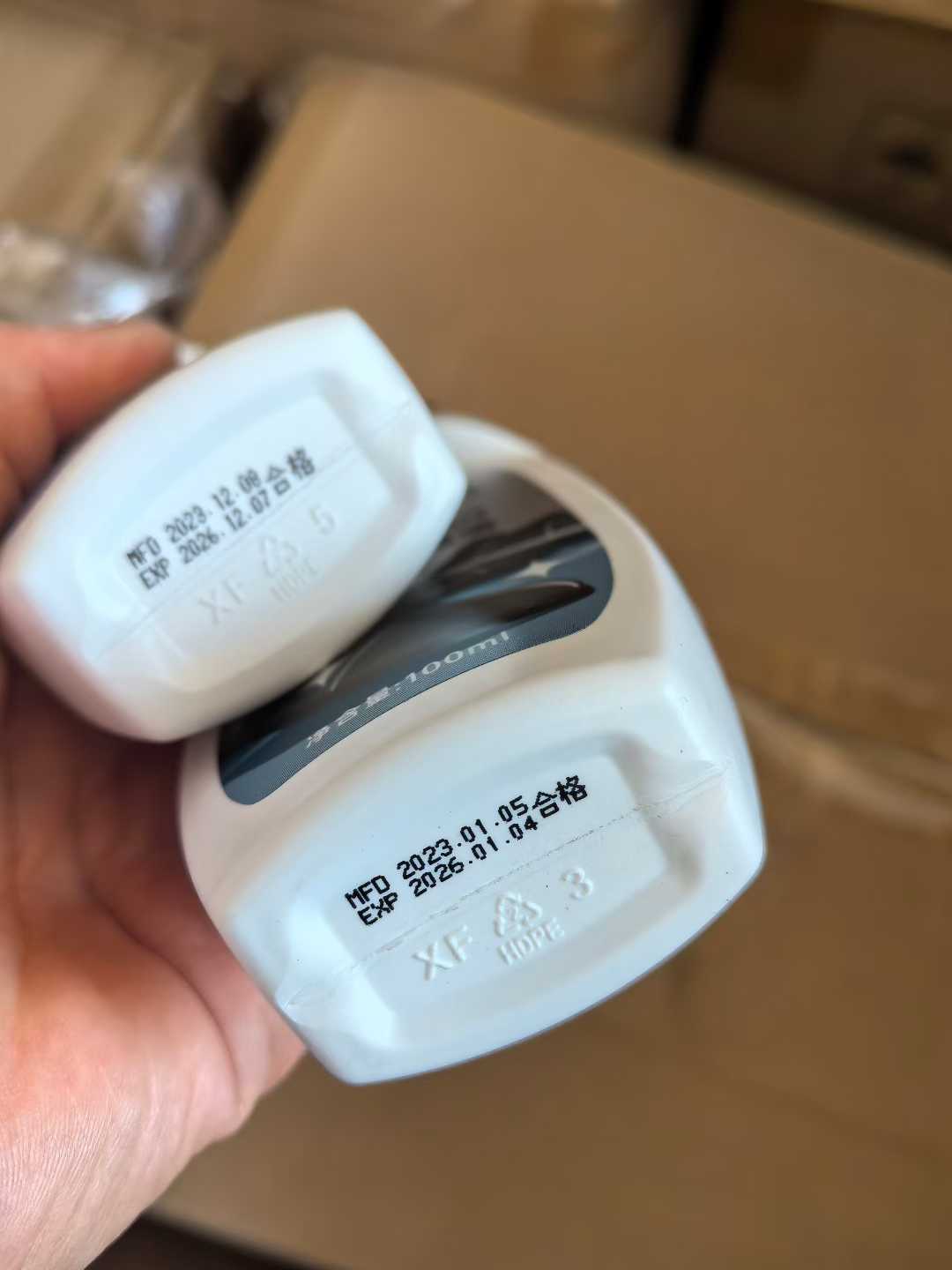 液体鞋油与小白鞋清洁剂