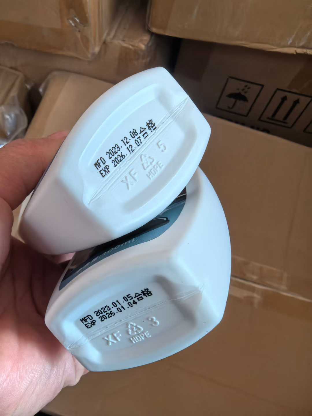 液体鞋油与小白鞋清洁剂