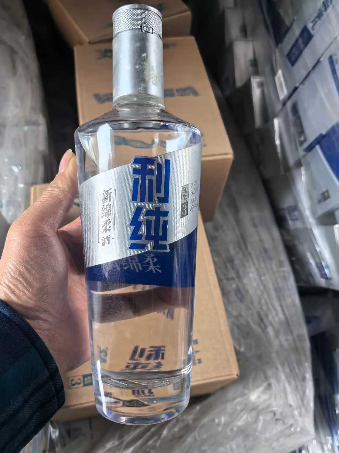 42度利纯白酒