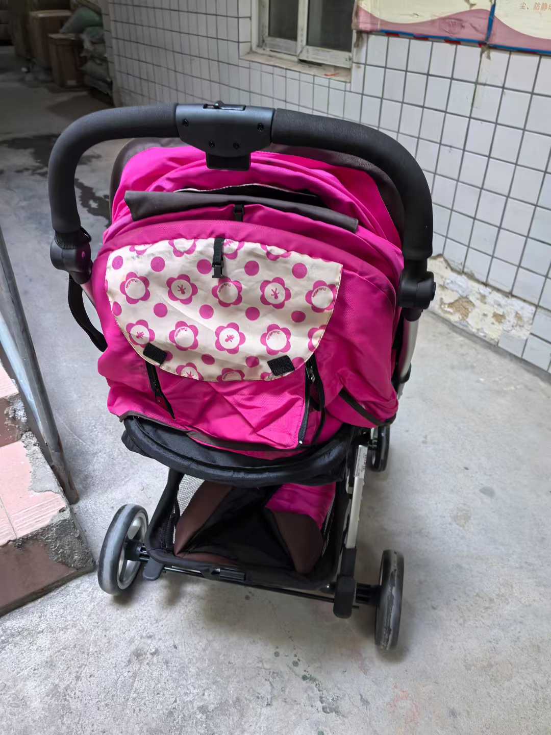 婴儿推车