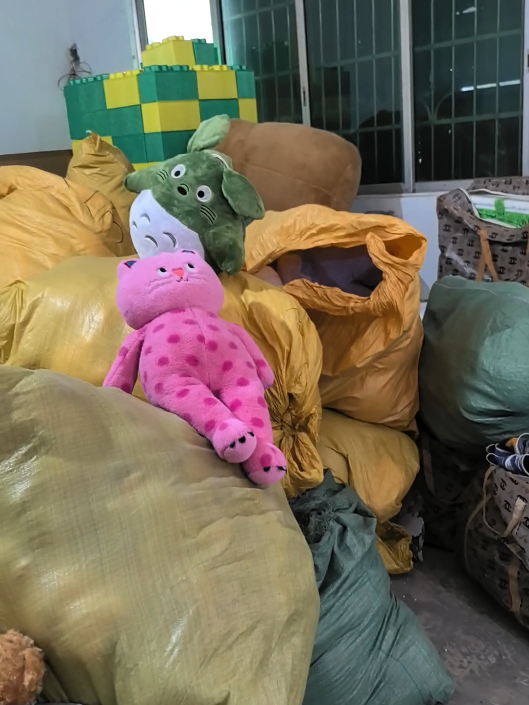 毛绒玩具、工艺品