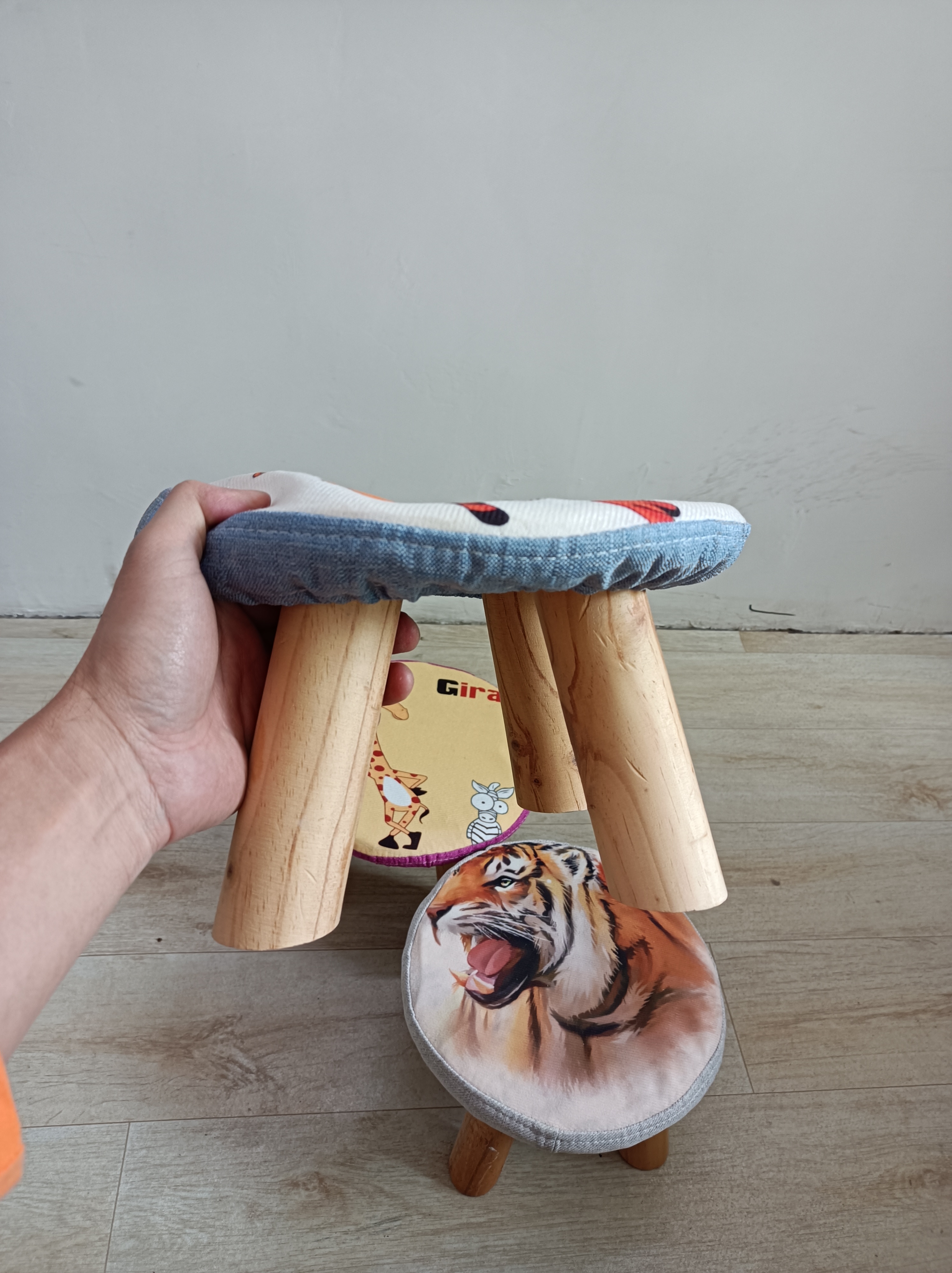 儿童布艺蘑菇凳